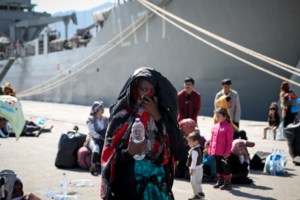 Απίστευτες εικόνες συνωστισμού στην Υπηρεσία Ασύλου - Χωρίς μέτρα προστασίας