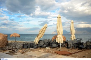 Κακοκαιρία "Ιανός": 942 διασώσεις έκανε η Πυροσβεστική μέσα σε δύο ημέρες - Οι 772 στην Θεσσαλία - εικόνα 3