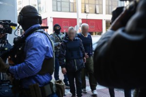 Μυστήριο... με την παρουσία της Κίμπερλι στη συνέντευξη Tύπου για τον "Έλληνα Εσκομπάρ"