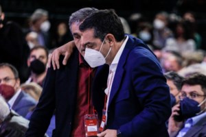 Τσακαλώτος: "Στην κρίση σας αν ο Μητσοτάκης είναι υποκριτής και λαϊκιστής-  Κατήργησε την 13η σύνταξη" - εικόνα 3