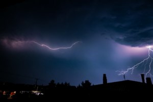 Σε εξέλιξη το κύμα κακοκαιρίας - Πάνω από 19.000 κεραυνοί την Τρίτη στην Ευρώπη [χάρτης] - εικόνα 2