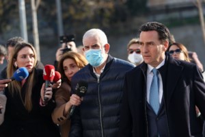 Η μαραθώνια απολογία του Πέτρου Φιλιππίδη: Τα καρφιά για Μπέζο και ο διάλογος με την πρόεδρο που δεν πείστηκε - εικόνα 2