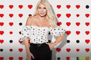 Ελένη Μενεγάκη: Viral η φωτό με το ροζ μπικίνι στην Άνδρο και το απολαυστικό φαγητό