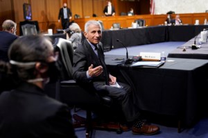 Βρετανία-Τζόνσον: Ανοίγουν στις 12 Απριλίου καταστήματα και παμπ - Πότε ξεκινούν τα διεθνή ταξίδια