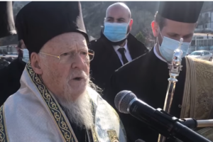Κορονοϊός: Εμβολιάστηκε και ο Οικουμενικός Πατριάρχης Βαρθολομαίος