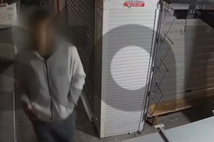 Φρίκη στο Αιγάλεω: Σάτυρος έστησε καρτέρι σε 11χρονη και κατέβασε το παντελόνι του στη μέση του δρόμου