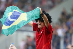 Ολυμπιακός - Βόλος: Στο "Γ. Καραϊσκάκης" ο Μαρσέλο, παρακολουθεί το παιχνίδι με την οικογένειά του [εικόνες] - εικόνα 2