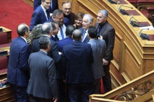 ΠτΔ: Γεύμα "παράδοσης-παραλαβής" - Έφαγαν μαζί στο Παγκράτι Τασούλας και Σακελλαροπούλου