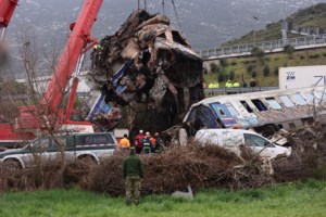 Η μαύρη λίστα με τους νεκρούς των Τεμπών: Ο 15χρονος Παναγιώτης ο μικρότερος, 31 θύματα κάτω των 30 ετών