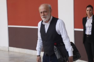 Λιάνης: Η απάντησή του για το "η Βουγιουκλάκη άνοιξε τη ρόμπα της και μου έδειξε το στήθος της" που ξεσήκωσε αντιδράσεις