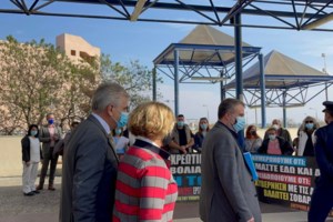 Γιαγιά 100 ετών έκανε την τρίτη δόση του εμβολίου: "Για να μην αρρωστήσω και φύγω μια ώρα αρχύτερα" [Βίντεο] - εικόνα 2