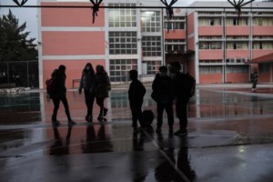 Τα μέτρα προστασίας για την επιστροφή των μαθητών στα θρανία - Τι θα ισχύει για τις απουσίες και τη νοσηλεία λόγω κορονοϊού