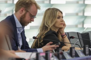 Εύα Καϊλή: Κατέθεσε για την πιθανή απάτη με τη βουλευτική αποζημίωσή της και τις αμοιβές των βοηθών της