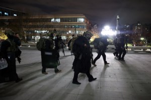 Ν. Κορέα: Ποιος είναι ο πρόεδρος που κήρυξε στρατιωτικό νόμο - Οι εκλογές-θρίλερ και το σκάνδαλο με την τσάντα Dior - εικόνα 2