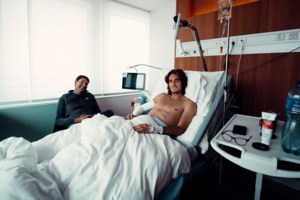 Στέφανος Τσιτσιπάς: Έπαιξε ποδόσφαιρο και τένις για τους σεισμόπληκτους στο Αρκαλοχώρι [Εικόνες]