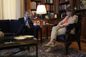 Στουρνάρας: Η μείωση του ΦΠΑ στα τρόφιμα δεν θα επιλύσει την ακρίβεια - Λείπουν 200.000 χέρια από την αγορά εργασίας