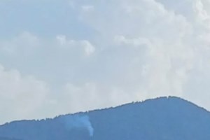 Υπό έλεγχο η φωτιά στη Λαύκα Κορινθίας: Εκδηλώθηκε σε δύσβατη δασική περιοχή το απόγευμα