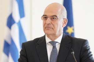 Δένδιας από τη Χάγη: Ιδιαίτερης σημασίας θέμα για την Ελλάδα τα εγκλήματα που διαπράχθηκαν στη Μαριούπολη