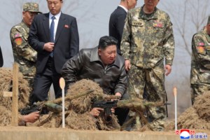 Έξαλλος ο Κιμ Γιονγκ Ουν: Απειλεί με εκτέλεση τους υπεύθυνους καθέλκυσης αντιτορπιλικού που πήγε στραβά