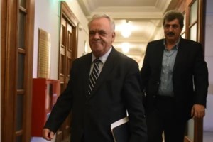 Ο Ζαχαριάδης διαφοροποιείται από τη γραμμή ΣΥΡΙΖΑ για τον Δραγασάκη: "Ξένη σε μένα η απαξίωση συντρόφων"