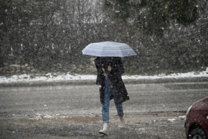 Με τηλεκπαίδευση το μάθημα στα σχολεία που δεν θα ανοίξουν τη Δευτέρα - Ποια καταστήματα θα παραμείνουν κλειστά - εικόνα 2