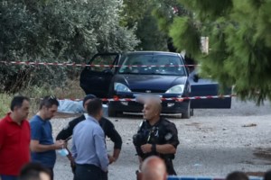 Ντοκουμέντο από την εκτέλεση στην Κυψέλη: Οι τελευταίες στιγμές του 39χρονου και οι κουκουλοφόροι που τρέχουν - εικόνα 4