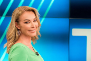 Παριζιάνα με μπερέ & pied de coq η Τατιάνα Στεφανίδου: Το διήμερο στο Παρίσι και τα εκπληκτικά looks - εικόνα 5