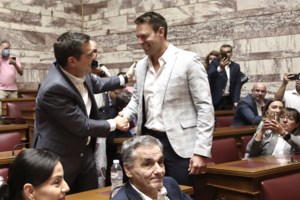 Οι δημοσιογράφοι που κάνει διευθυντές ο Κασσελάκης - Η Βούλα Κεχαγιά στην "Αυγή" και ο Αδάμ Γιαννίκος στο "Κόκκινο" - εικόνα 2