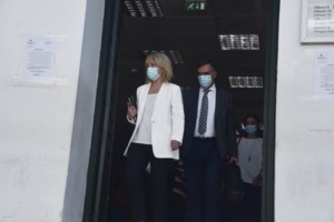 Δίκη για την τραγωδία στη Μάνδρα - Απολογείται η Δούρου: Αναλαμβάνω την πολιτική, όχι την ποινική ευθύνη