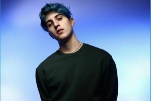 Σπάνια φωτογραφία - Σοφία Αλιμπέρτη και Γιάννης Πάριος με τους γιους τους γιορτάζουν το Πάσχα [εικόνες]