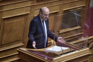 Ολοκληρώθηκαν οι διαδηλώσεις στο Σύνταγμα για το εργασιακό νομοσχέδιο - Νέο "ραντεβού" το απόγευμα [εικόνες - βίντεο] - εικόνα 11