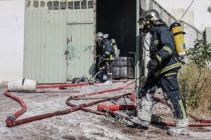 Κόρινθος: Φορτηγό έπιασε φωτιά εν κινήσει - Έκλεισε προσωρινά η εθνική οδός Αθηνών-Πατρών [εικόνες, βίντεο]
