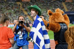 Μίλτος Τεντόγλου: Είδηση και στην Τουρκία ότι δημοπρατεί τα παπούτσια του για τα σεισμόπληκτα παιδιά