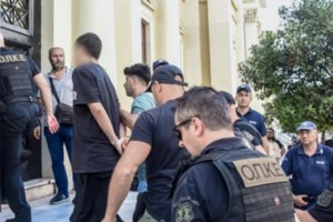 Φωτια στην Πάτρα: "Είμαι εθελοντής και όχι εμπρηστής", δήλωσε ο 25χρονος - Συνελήφθη και 21χρονος που πήγε να καταθέσει υπέρ του φίλου του