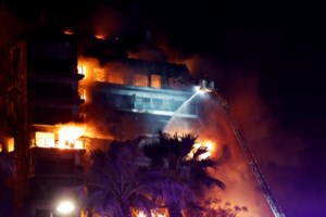 Βαλένθια: Στους 10 οι νεκροί από τη φωτιά στην πολυκατοικία - "Προκλήθηκε από ηλεκτρικό βραχυκύκλωμα" αναφέρει Έλληνας της περιοχής