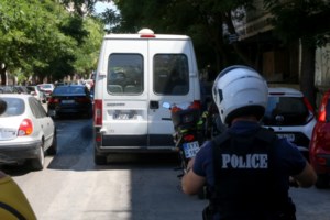 Ξάφριζαν τα σπίτια των νοτίων προαστίων: Εβαζαν τους συναγερμούς σε νερό -Εκλεβαν μέχρι κομποσκοίνια και "ματάκια" - εικόνα 3