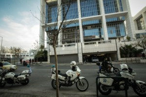 Συναγερμός στην αστυνομία: Τηλεφώνημα για βόμβα σε σούπερ μάρκετ στη Μεσογείων - Εκλεισαν δρόμοι