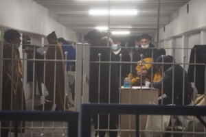 Ναυάγιο στην Πάρο: Σε δομή φιλοξενίας οι 63 διασωθέντες μετανάστες - Τουλάχιστον 16 νεκροί - Συνεχίζονται οι έρευνες - εικόνα 2