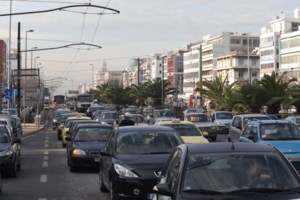 Τρόμος στην Κηφισίας: Ανεξέλεγκτο λεωφορείο για εκατοντάδες μέτρα - Έπεσε πάνω σε κολώνα [βίντεο]