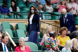 Έτσι πανηγυρίζουν οι γαλαζοαίματοι: Η στιγμή που ο πρίγκιπας Τζορτζ ξεσπά με το γκολ της Αγγλίας - εικόνα 12