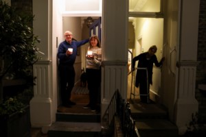 Δημοσκόπηση στη Βρετανία: Η ανησυχία για τον κορονοϊό μειώθηκε στο 49% από το 72% το Φεβρουάριο