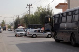 Επίθεση με εύφλεκτο υγρό στη 44χρονη γυναίκα του: Της έβαλε βενζίνη... και την έσπρωξε στη σόμπα, ξεσπά ο γιος της