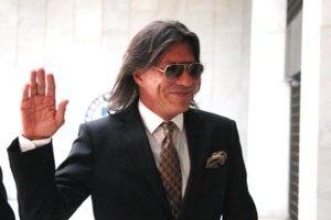 Σε σοκ ο Ηλίας Ψινάκης: Διέρρευσε απόσπασμα από το ριάλιτι που ετοιμάζει  για τη ζωή του