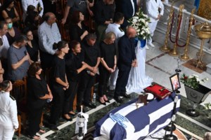 Λάρισα: Ξέσπασε απόστρατος αξιωματικός στην κηδεία της Θάλειας - "35 χρόνια κανείς δεν γύρισε πίσω σε κάσα" [Βίντεο]