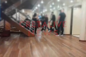 "Εχω πρόβλημα με το αλκοόλ, με χτύπησαν": Τι λέει ο 45χρονος που εισέβαλε γυμνός σε καμπίνα μαθητριών [βίντεο]