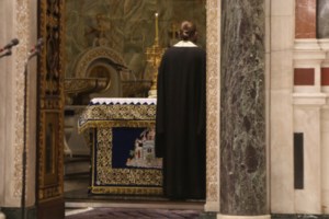 Πώς θα έρθει φέτος στην Αθήνα το Άγιο Φως από τα Ιεροσόλυμα - Λιτή η τελετή