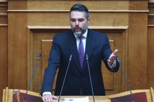 Εκτός ΣΥΡΙΖΑ ο Αποστολάκης, "φλερτάρει" με το κόμμα Κασσελάκη - "Ντροπιαστική αποστασία, να παραδώσει την έδρα"