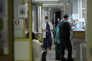 Διασωληνωμένη με εγκεφαλίτιδα 6χρονη: Κρίσιμα τα επόμενα 24ωρα - "Ενώ έτρωγε άρχισε να μην αισθάνεται καλά" - εικόνα 2