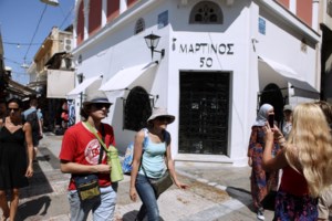 Σάκης Αρναούτογλου: Ζέστη και αφρικανική σκόνη την Πέμπτη