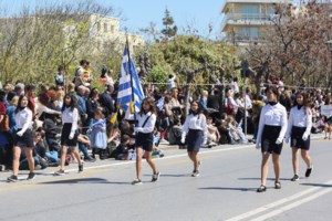 Συννεφιά, άνοδος της θερμοκρασίας και βροχές σήμερα - Τι καιρό θα κάνει την 25η Μαρτίου